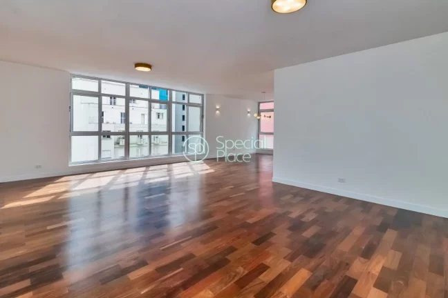 Imagem 02 Vagas de Garagem 267,75 m² de área útil 03 suítes (sendo uma master com banheiro senhor e sen...