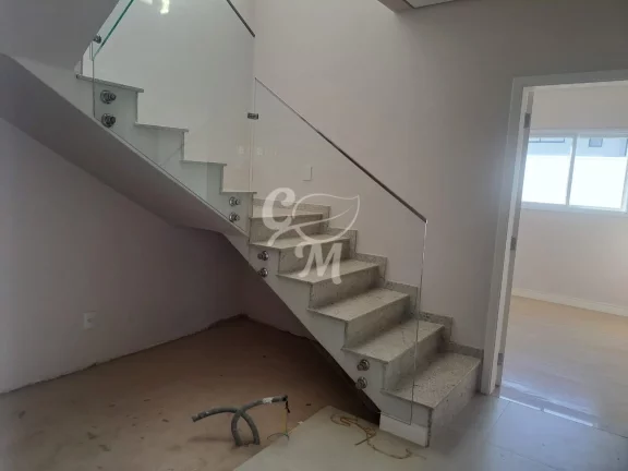 Imagem Sobrado com 3 Suítes em Medeiros