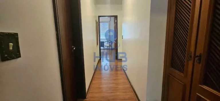 Imagem Apartamento semi mobiliado com 4 dormitórios sendo 1 demi suíte e 1 vaga no Centro de Florianópolis