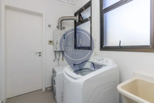 Imagem Imóvel de Alto Padrão na Vila Nova Conceição - 2 quartos, 2 suítes, 2 salas, 4 banheiros, 2 vagas, 127m² - São Paulo-SP