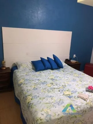 Imagem Excelente sobrado com 3 dormitórios, 3 vagas, 3 banheiros com facil acesso a comércios e principais avenidas