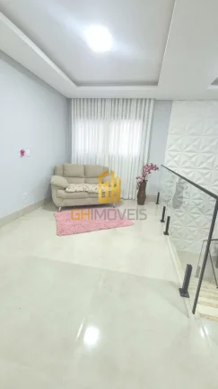 Imagem O sobrado possui:

- Casa toda em ESQUADRIAS
- Sala ampla com 2 ambientes integrada à área de laze...