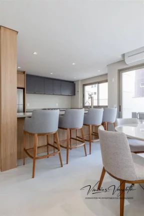 Imagem Apartamento 4 ou + dormitórios para Venda em Balneário Camboriú / SC no bairro Centro