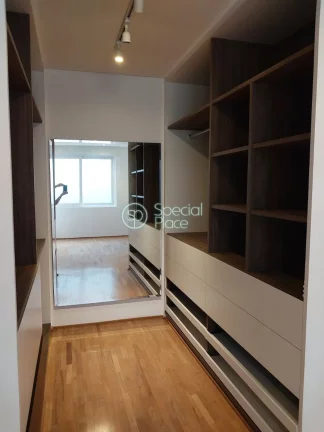 Imagem -Panamby - 433m² de área construída num terreno de 323m - 04 amplas suítes - sendo a principal c...