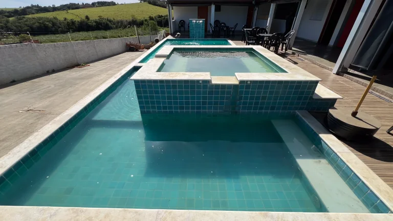 Imagem Oportunidade imperdível: Chácara à venda em Araçoiaba da Serra-SP, no bairro Cercado, com 7 quartos, 4 suítes e 500m² de área!