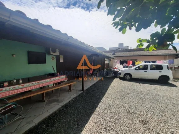 Imagem Casa com 04 dormitórios com terreno amplo, no Gravatá, em Navegantes - Adriano Carpes Imóveis vende