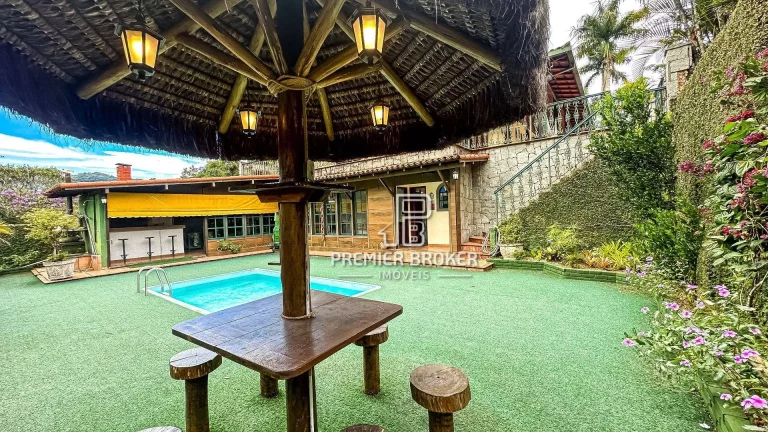 Imagem Casa com 4 dormitórios à venda, 263 m² por R$ 1.150.000,00 - Bom Retiro - Teresópolis/RJ
