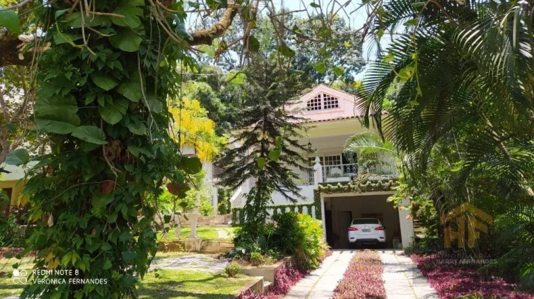 Imagem Casa de 250m² à venda, com 3 quartos (1 suíte), localizada no Sítio dos Pintos, Recife - Pernambuco.