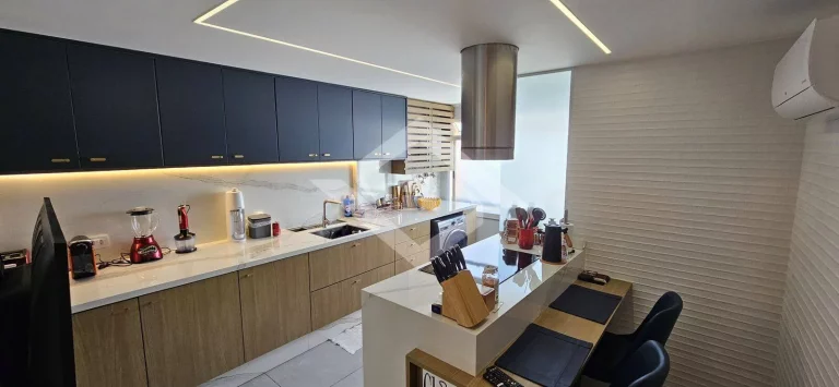 Imagem Apartamento 100m², 2 Quartos, Totalmente Reformado – Sol da Manhã