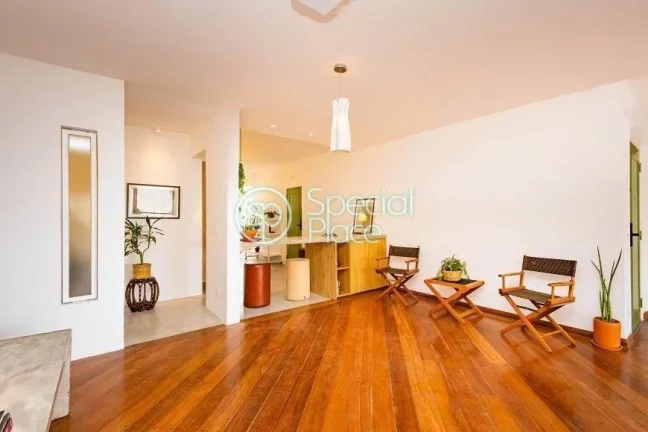 Imagem Lindo apartamento reformado em Higienópolis. São 185m² de área privativa, 03 suítes e 02 vagas ...