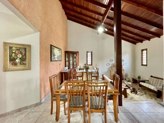 Imagem Cond Chácar dos Lagos - Térrea 3 suítes, anexo gourmet, piscina e pomar!