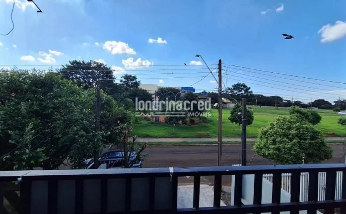 Imagem Imperdível! Sobrado à Venda 123m² – 3 Quartos – Frente para Praça – Localização Privilegiada Próxima ao Shopping Norte – Londrina