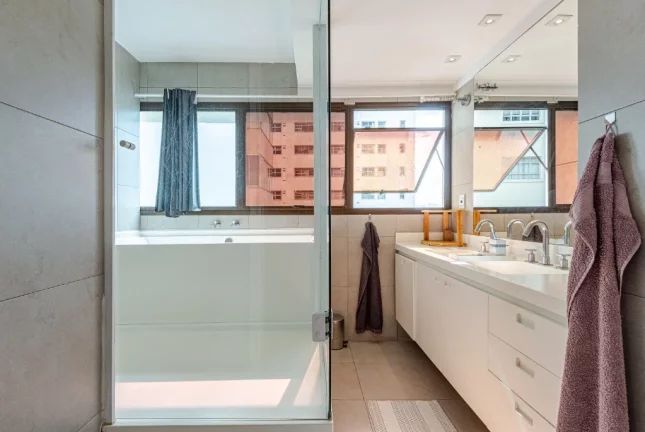 Imagem Imperdível oportunidade de investimento: Apartamento de 2 quartos na Vila Nova Conceição, São Paulo-SP com 154,00m² e 2 vagas.