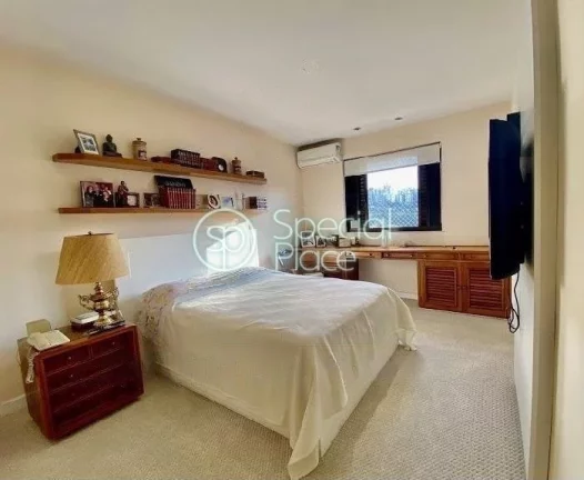 Imagem Excelente apartamento em Higienópolis com 350m² de área privativa, 4 suítes e 4 vagas na garagem...