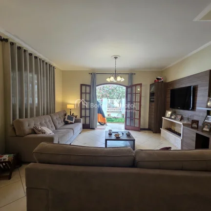 Imagem Este amplo sobrado com 321m², possuí uma planta bem distribuída e atemporal, oferecendo um lar ac...