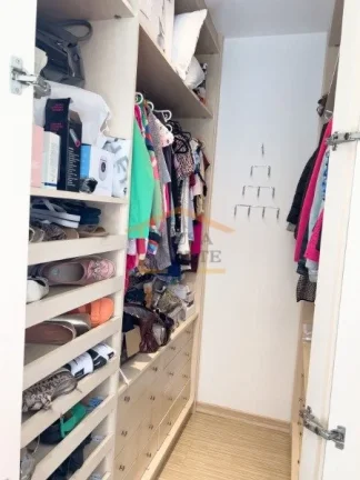 Imagem Apartamento de 84m², conta com 2 dormitórios, sendo 1 suíte, 2 banheiros, dispõe de ar-condicion...