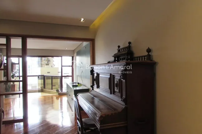 Imagem Imóvel espaçoso com 3 dormitórios, sendo 2 suítes, além de 3 banheiros no total. Bem equipado, ...