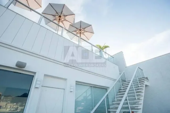 Imagem Cobertura à venda na Atlântica, 1.032m2, 5quartos, 3vgas, Frontal Mar.