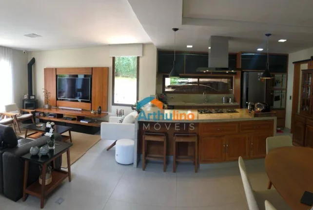 Imagem Casa 225 m² com 3 dormitórios, 3 suites, 4 banh, 5 vagas à venda, por R$ 1.500.000 - Fazendinha - Carapicuíba/SP