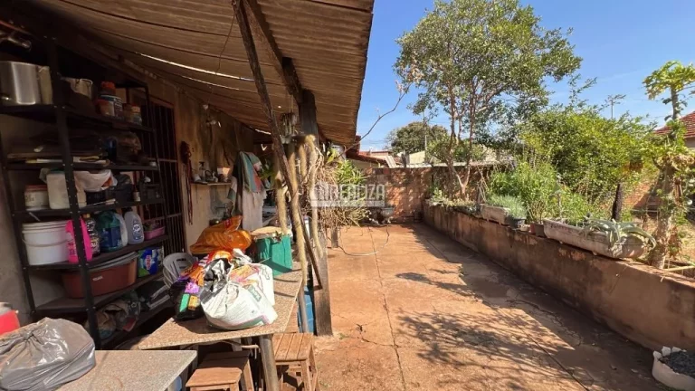 Imagem Casa à venda com 2 dormitórios no Leblon, em Uberaba