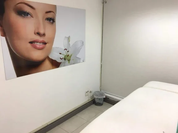 Imagem Salão Comercial de Alto Padrão para Locação na Vila Hortência, Sorocaba-SP: 5 Salas, 2 Banheiros, 150m² de Área.