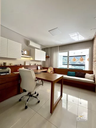 Imagem Ed. GREEN TOWER - Apartamento amplo com 4 Quartos (2 Suítes) à venda na Praia da Costa. Área de lazer completa com quadra.
