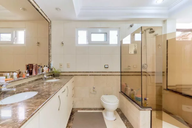 Imagem Casa mobiliada em condomínio fechado com 3 dormitórios sendo 1 suíte e 4 vagas em Curitiba