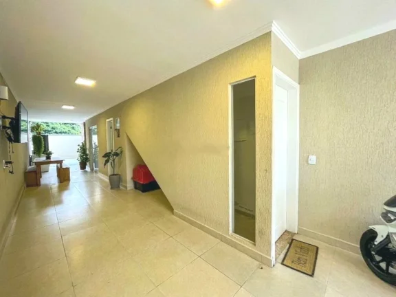 Imagem Charmosa residência no Jardim Paraíso, com 3 suítes, garagem para 5 carros, churrasqueira, cozinha planejada.