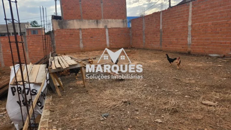 Terreno de esquina com 137,60m2