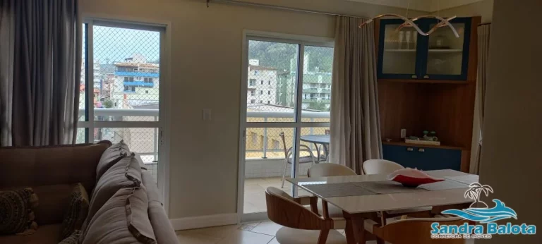 Imagem Amplo apartamento à 30 metros da praia