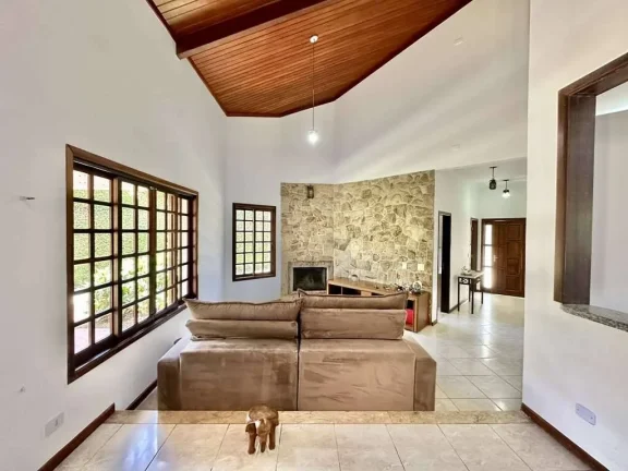 Imagem Cond Vila Velha - Casa 80% TÉRREA, 3 suítes! Lote 1.546m² plano!