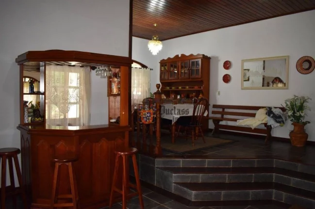 Imagem Casa com 3 dormitórios à venda, 292 m² por R$ 1.500.000 - Vila Inglesa - Campos do Jordão/SP