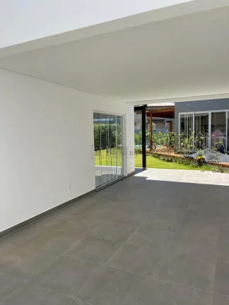 Imagem Casa com 3 dormitórios à venda em condomínio fechado em Balneário Camboriú/SC