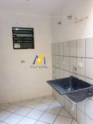 Imagem "Família grande? E se eu te mostrasse um apê com quintal e churrasqueira em rua tranquila?"