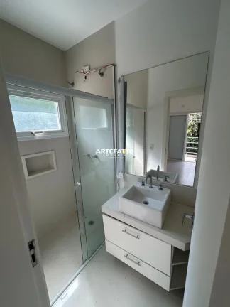 Imagem Alugo casa em condomínio São 4 dormitórios, sendo 2 suítes, além de 3 banheiros,
