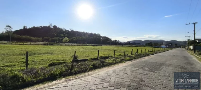 Imagem Terreno de 2.560m² à Venda no Bairro Humaitá - Tubarão/SC |