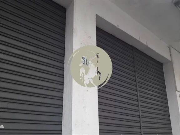 Imagem VENDE / ALUGA OTIMA LOCALIZAÇÃO, COM DIVISORIAS , PE DIREITO ALTO, PORTAS DE AÇO.