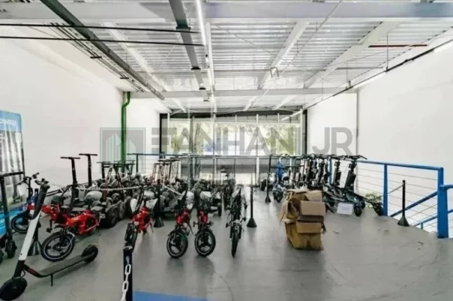Imagem Imperdível: Casa Comercial à Venda em Pinheiros, São Paulo-SP - 8 salas, 4 banheiros, 4 vagas de garagem, 966 m² de área.