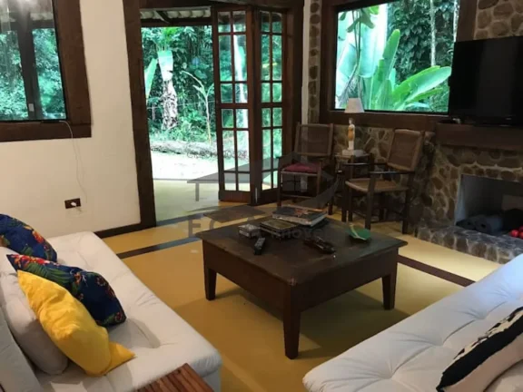 Imagem Casa no sertão da Barra do Una no meio da mata