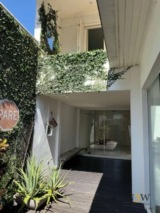 Imagem Casa à venda no Alto de Pinheiros São Paulo SP com 2 suítes, 2 vagas de garagem e 200m².