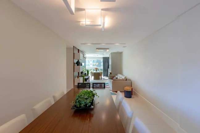 Imagem Apartamento mobiliado com área de lazer completa! 3 suítes e 3 vagas na Praia Brava em Itajaí