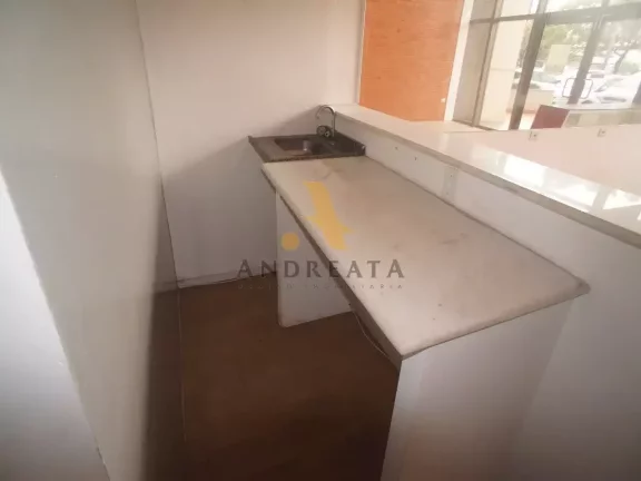 Imagem Centro Empresarial Sunplaza - Ótima loja frontal com 74m² com jirau, composta de piso frio.