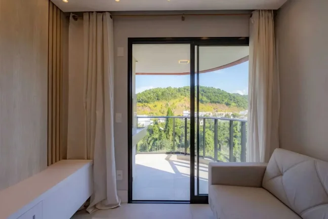 Imagem Apartamento com 2 dormitórios sendo 1 suíte e 1 vaga de garagem - Praia Brava - Itajaí