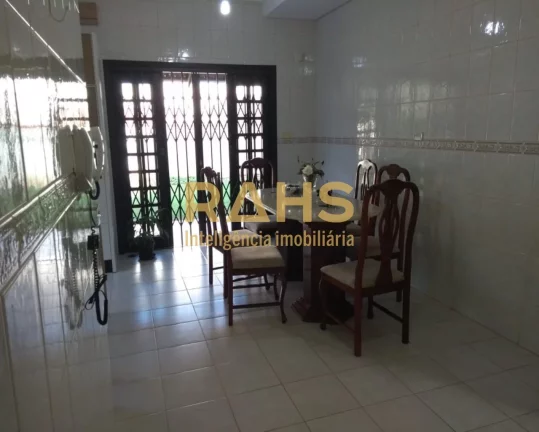 Imagem Linda e ampla residência em uma região tranquila do bairro América. Sobrado de dois andares, no p...