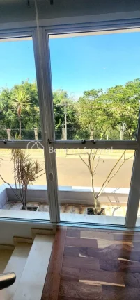 Imagem Linda Casa de Esquina, Toda Mobiliada - Oportunidade Imperdível!
