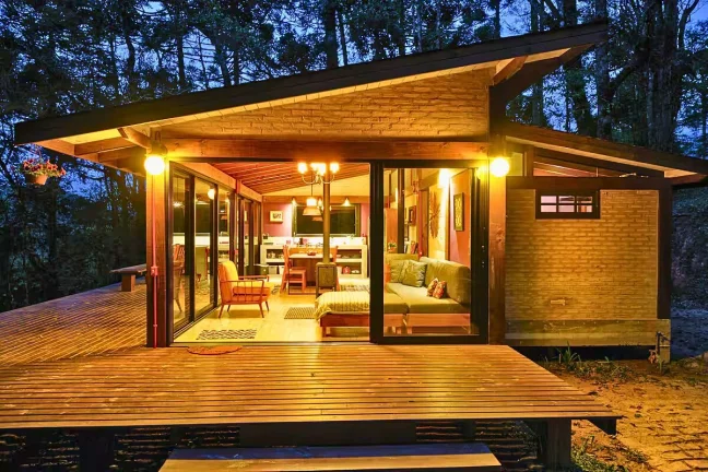 Imagem Cabana Moderna: Onde a Arquitetura se Mescla com a Floresta de Gonçalves