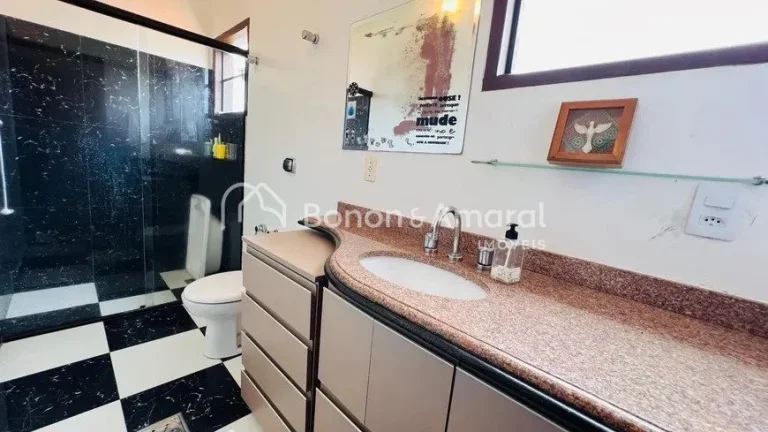 Imagem Linda casa em condomínio - ampla, funcional e muito aconchegante!

Documentação ok para financiam...