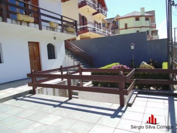Imagem Casa a venda com 03 quartos na Região do Portal de Campos do Jordão.