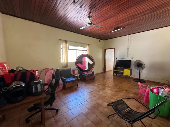 Imagem CASA DE ESQUINA PARA VENDA. casa muito bem localizada contento: -3 quartos sendo 1 suíte -sala de e...