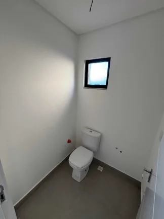 Imagem Sobrado triplex com 3 suítes e 4 vagas de garagem no bairro Ariribá em Balneário Camboriú/SC